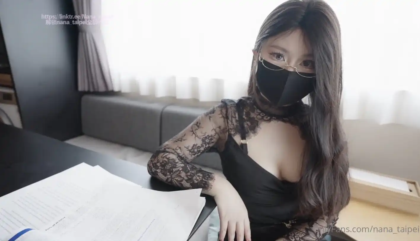 Onlyfans 极品白虎网红小姐姐NANA⭐2024-02-02⭐新的一年新的老师2024偷窥篇P